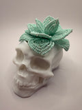 Calavera con suculenta turquesa pastel