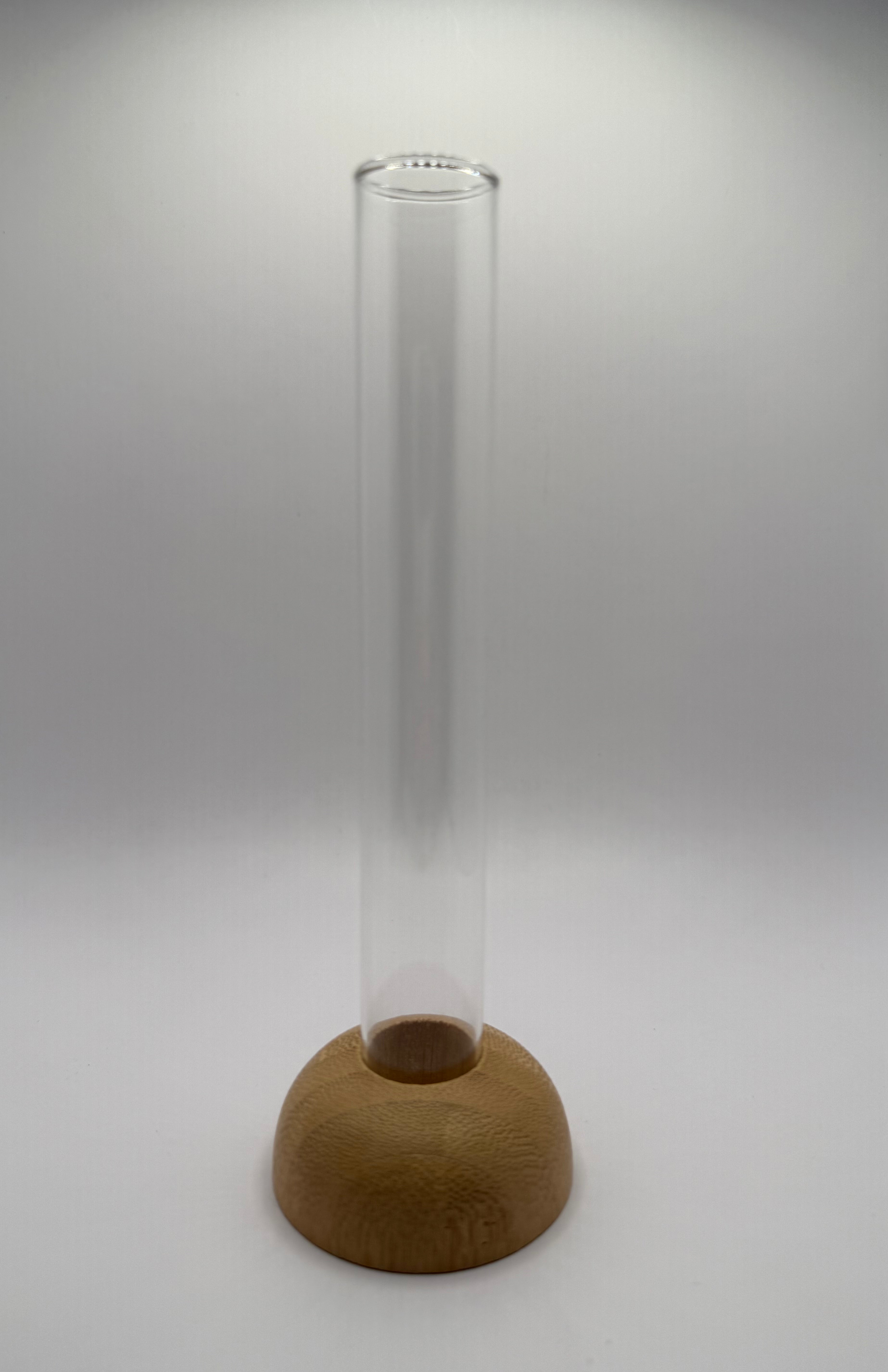 Jarrón minimalista de madera